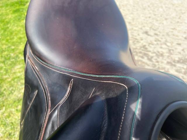 Selle dressage Devoucoux 17''