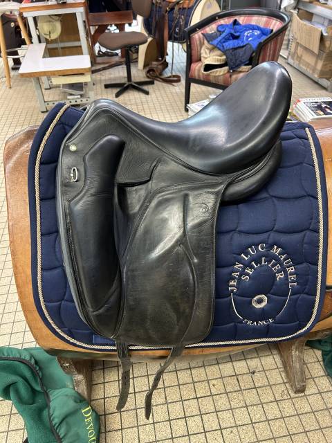 Selle dressage Devoucoux 