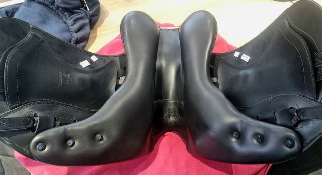 Selle Ikonic Light Dressage Mono 17"