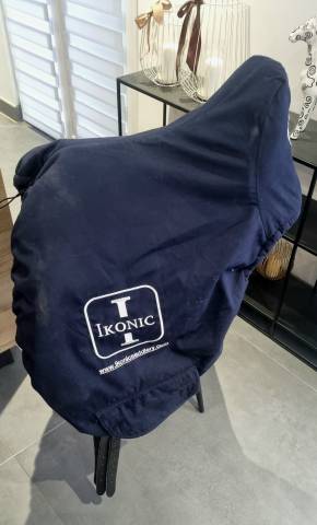 Selle Ikonic Light Dressage Mono 17"