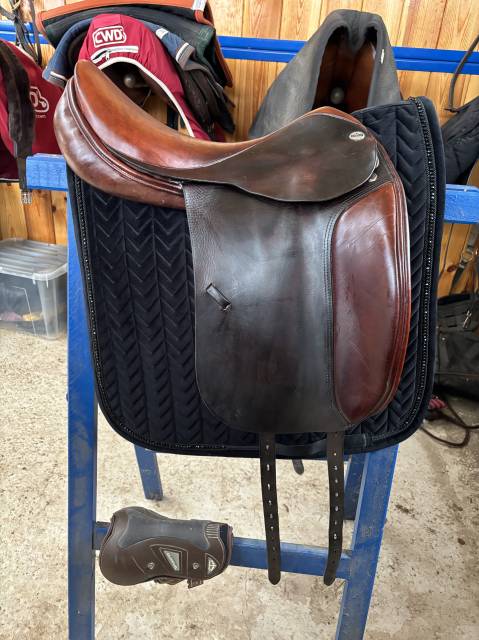 Dressage Cobra 17,5