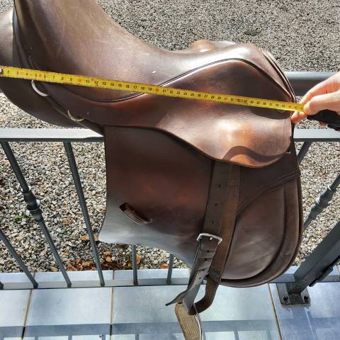 Selle mixte avec &eacute;triers, &eacute;trivieres, tapis et sangle