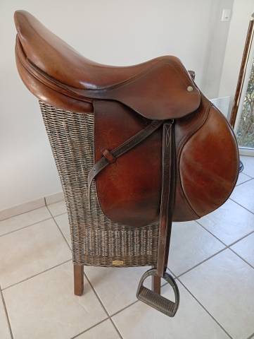 Lot complet : Selle CWD SE02 17,5" + &eacute;triers + housse