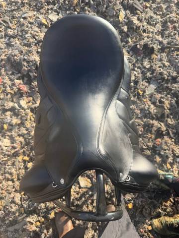 Selle dressage devoucoux Makila S - Etat impeccable