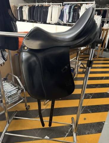 Selle de dressage prestige top hat 