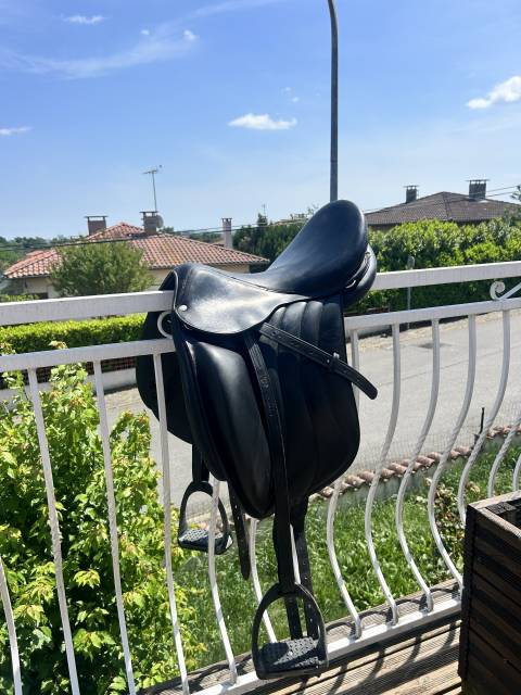 Selle de dressage Devoucoux Milady 17,5