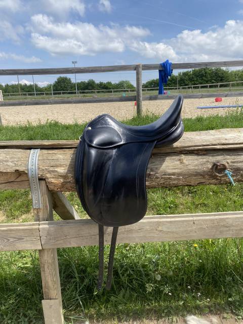Selle dressage  childeric  dgp 17.5