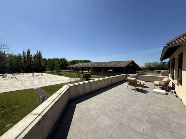 Domaine équestre haut de gamme –  mauchamps (91730)