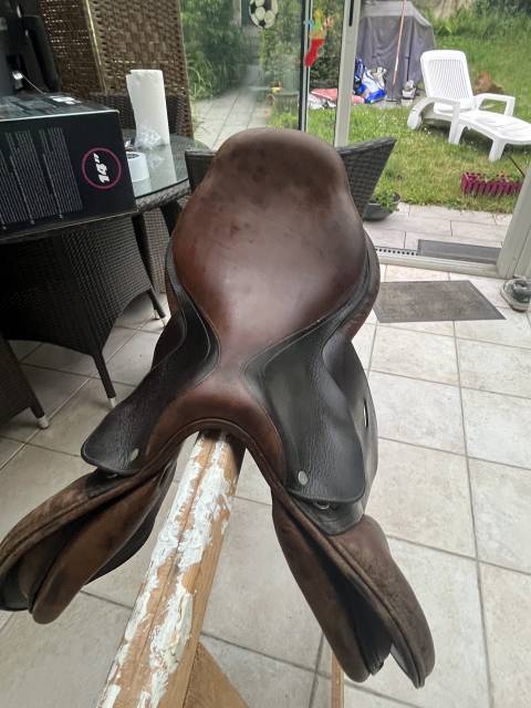 Selle Herv&eacute; Godignon 18 pouces 
