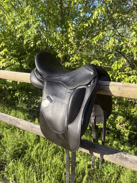 Selle dressage 17,5