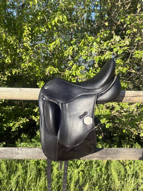 Selle dressage 17,5