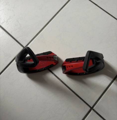 &Eacute;trier Free jump rouge et noir   Taille enfants