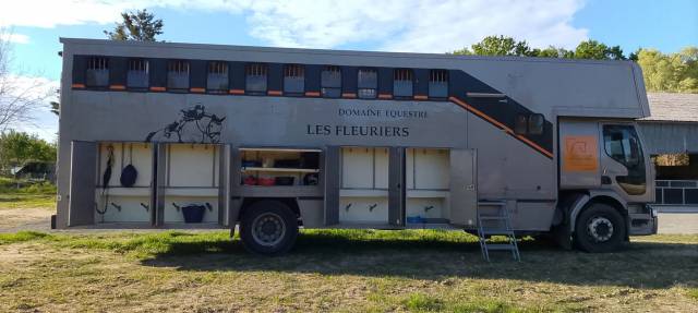 Camion 8/9 places avec appartement 