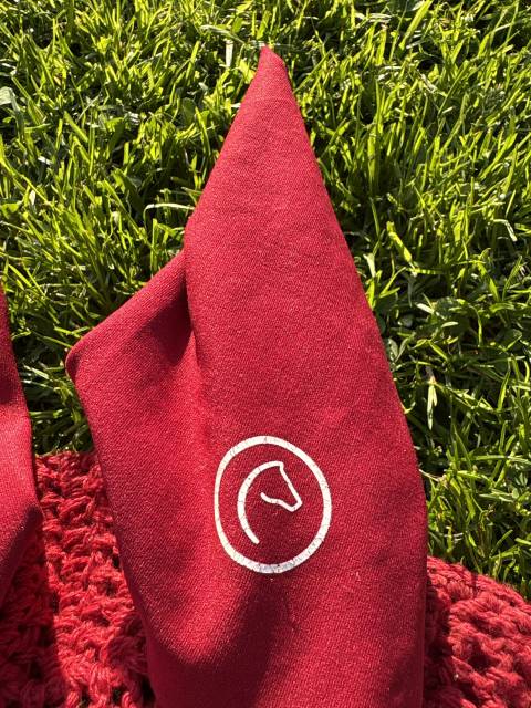 Bonnet rouge Equith&egrave;me