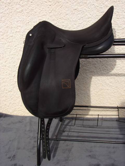 Selle dressage childeric dpl état neuf 18'