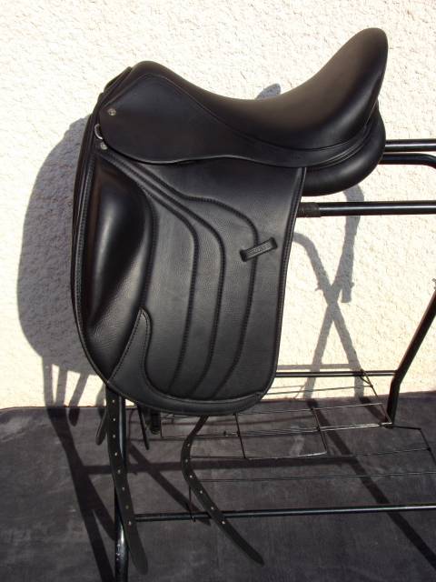 Selle dressage antares état neuf 17'5
