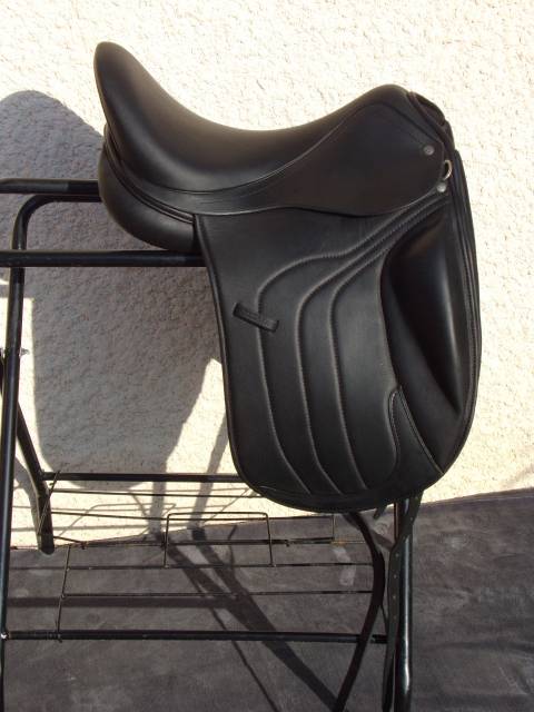 Selle Dressage Antares &eacute;tat neuf 17'5