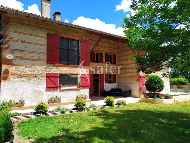 Maison d'habitation avec chambres d'hôtes sur 29 hectares de te