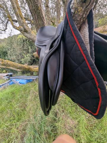 Selle CSO Equipe doubl&eacute; veau noir 17,5