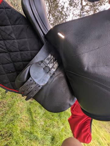 Selle CSO Equipe doubl&eacute; veau noir 17,5