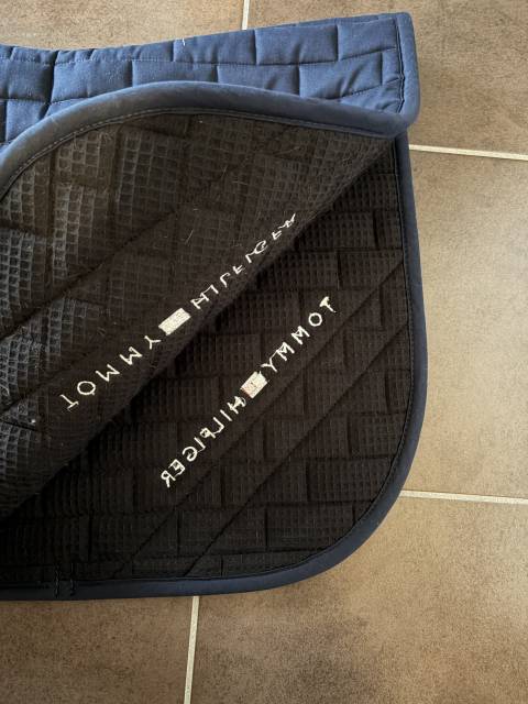 Ensemble tapis et bonnet Tommy Hilfiger 