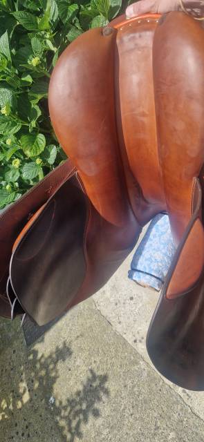 Selle Butet obstacle 17&rdquo; 2023 + Bavette - Etat +++