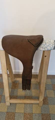 Selle Butet obstacle 17&rdquo; 2023 + Bavette - Etat +++
