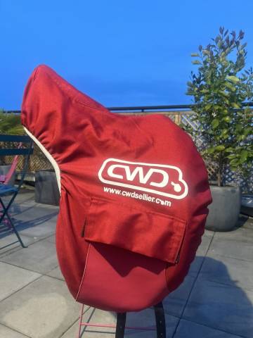 Selle de dressage CWD (prix n&eacute;gociable)