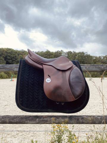 Selle Meyer creuse 16.5-3