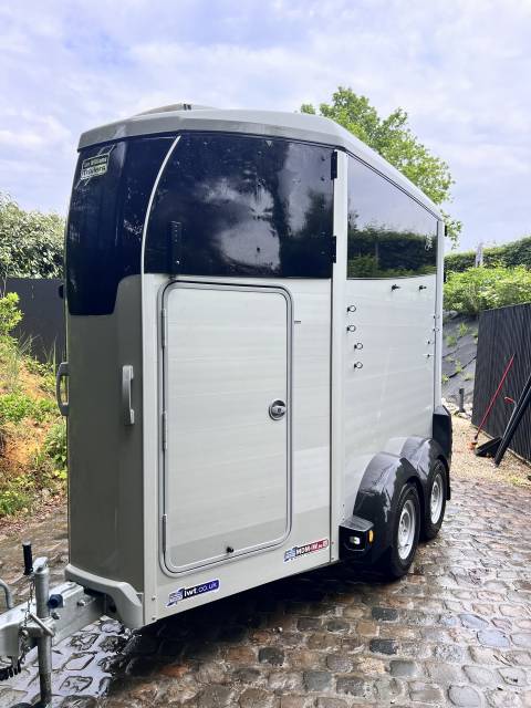 Van 1.5 ifor williams hbx403 2022 + camera/ecran