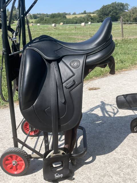 Selle dressage Antares mod&egrave;le Signature quartiers 3N