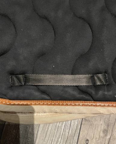 Tapis P&eacute;n&eacute;lope noir et camel taille cob 