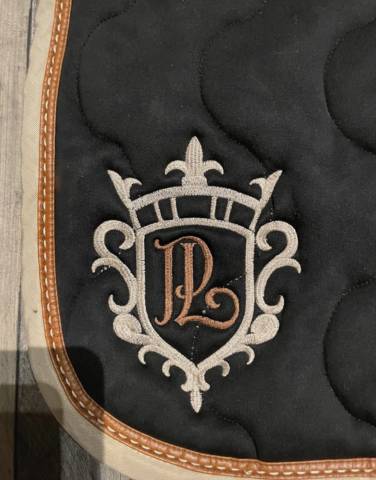 Tapis P&eacute;n&eacute;lope noir et camel taille cob 