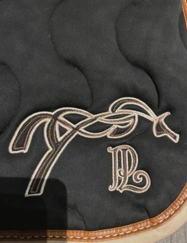 Tapis P&eacute;n&eacute;lope noir et camel taille cob 