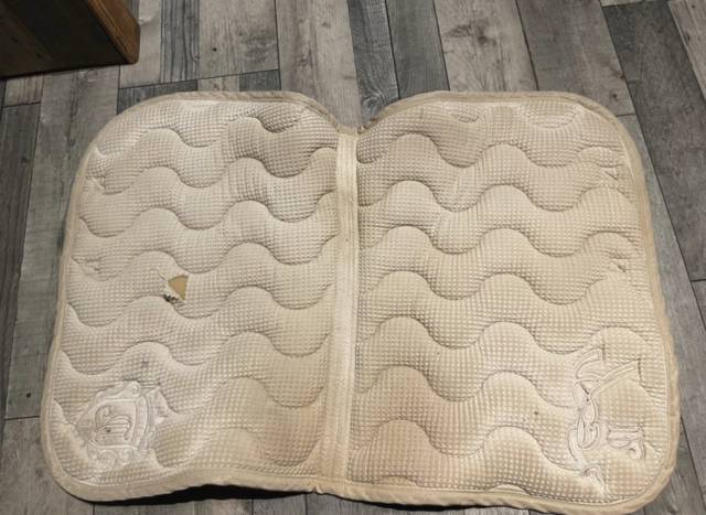 Tapis P&eacute;n&eacute;lope noir et camel taille cob 