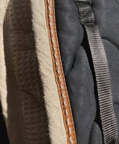 Tapis P&eacute;n&eacute;lope noir et camel taille cob 