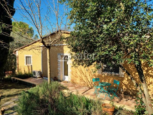 Aux portes d'uzès, propriété agrotouristique familiale aux mu