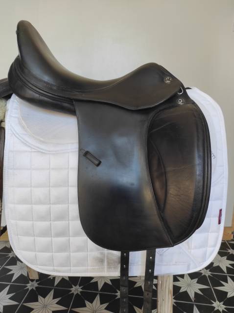 Selle de dressage Prestige &agrave; vendre 