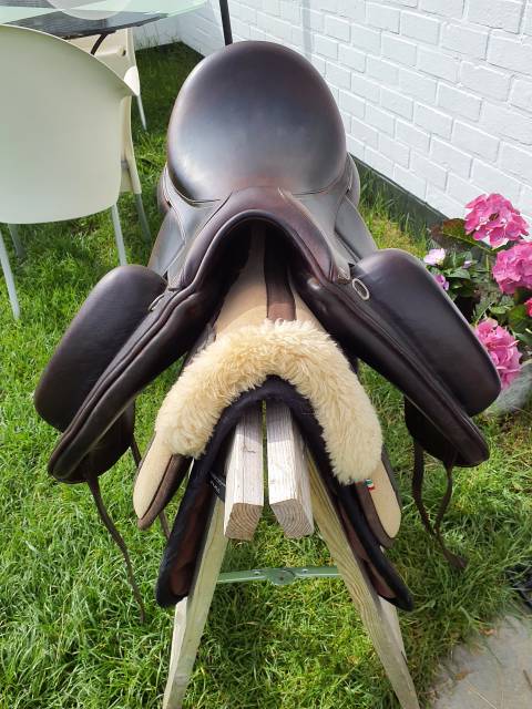 Magnifique selle de dressage aachen forestier