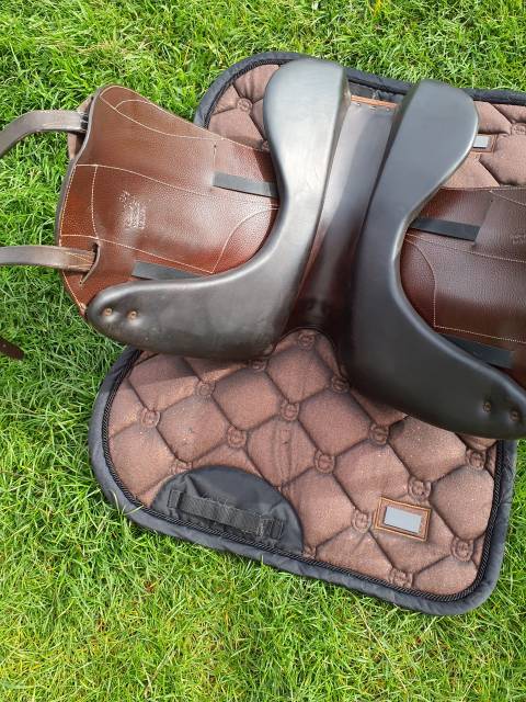 Magnifique selle de dressage aachen forestier