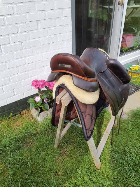 Magnifique selle de dressage aachen forestier