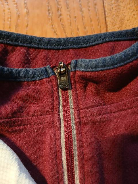2 polo dechatlon bordeaux et bleu/vert 