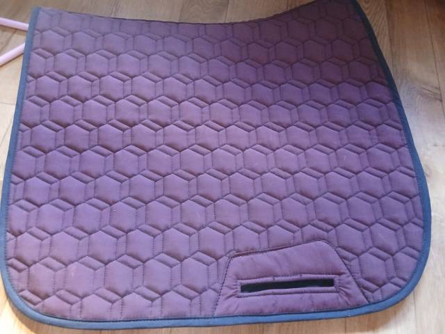 Tapis r&eacute;versible bordeaux et noir fouganza
