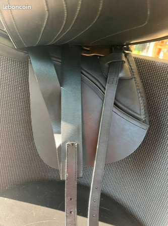 Selle de dressage neuve de marque OKLES