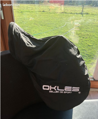 Selle de dressage neuve de marque OKLES