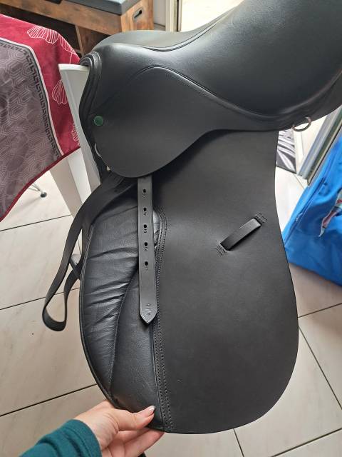 Selle de dressage SPANALDI 17,5" 
