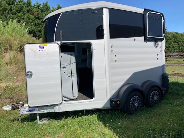 Van 2 places chevaux ifor williams hbx506
