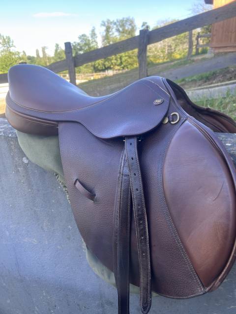 Selle &Eacute;ric Thomas Oxer   Taille : 17,5  