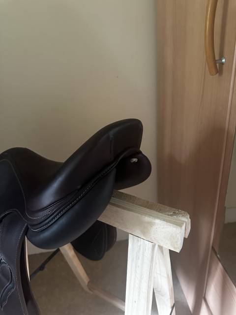 Vends selle Antar&egrave;s Connexion taille 17", quartiers 2+2