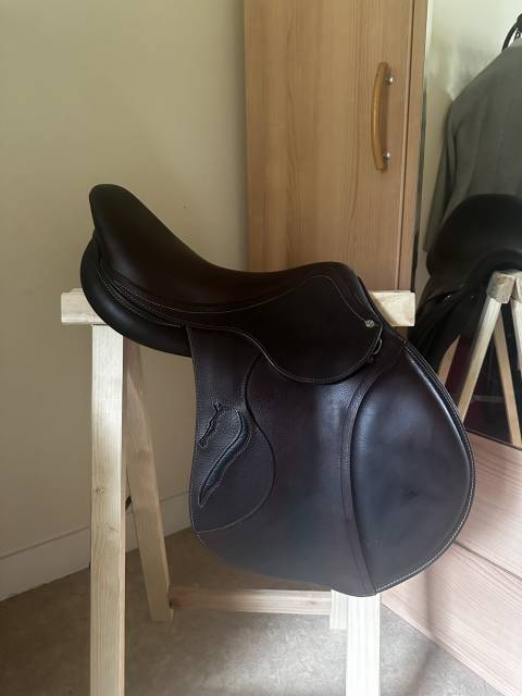 Vends selle Antar&egrave;s Connexion taille 17", quartiers 2+2